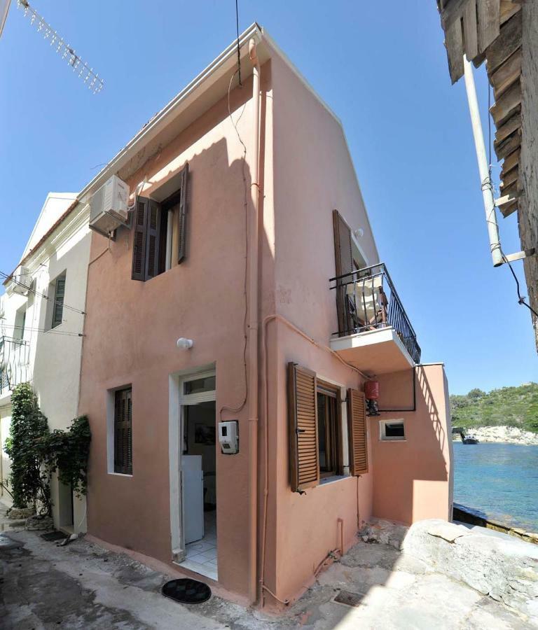 Mermaid Cottage Longos  Ngoại thất bức ảnh